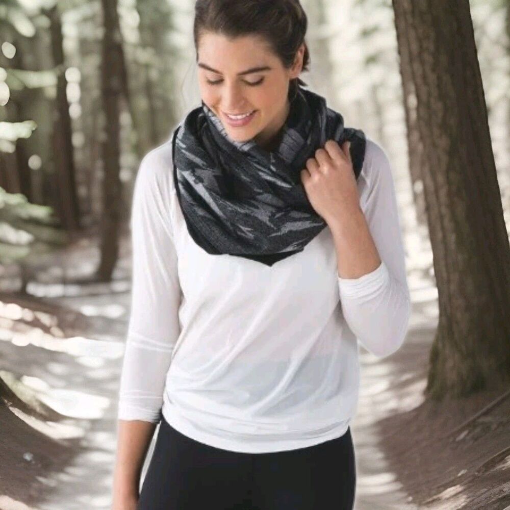 Lululemon Lotus Scarf Staggered Jag Jacquard Gray Black